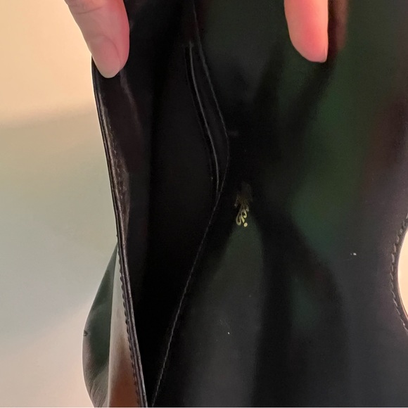 Vintage Gucci Clutch - 1970s Blondie Black Leather w/ Gold Metal GG logo - Picture 2 of 7